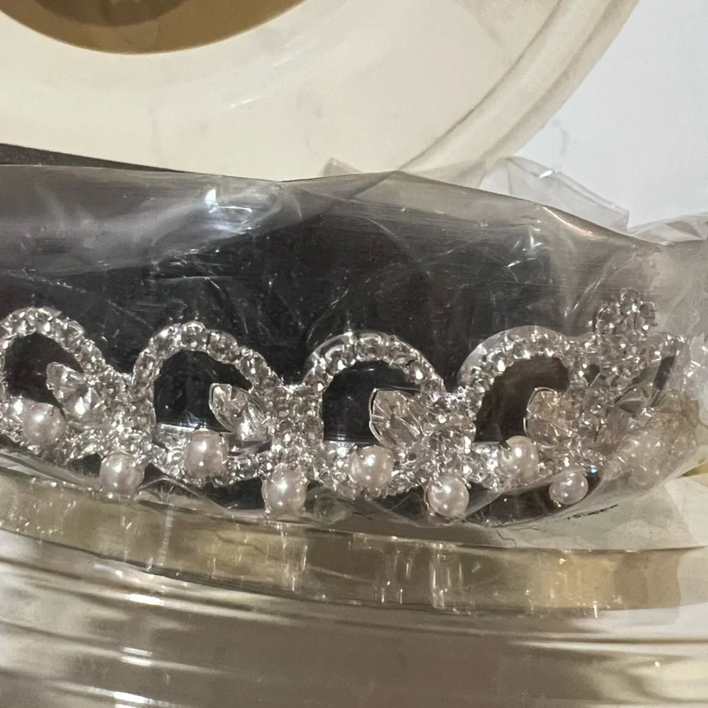 David’s Bridal Pearl & Rhinestone Tiara New in Box $125 Retail.
